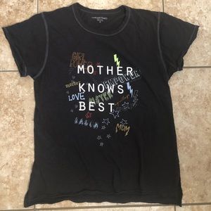 1️⃣ Black tee “Mother Knows Best” M